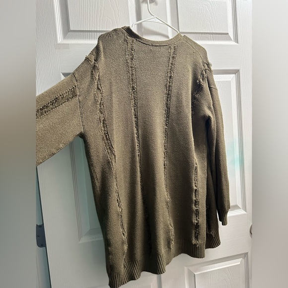 Green sweater - Picture 2 of 2